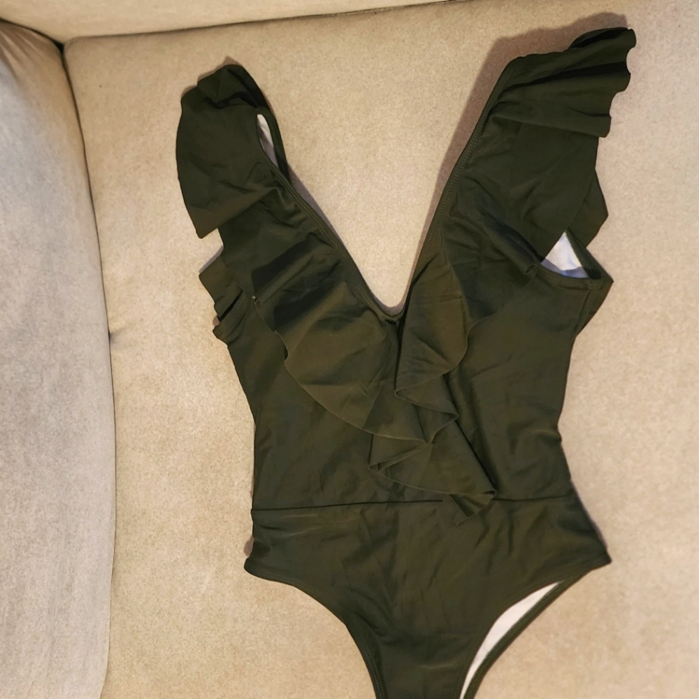 Green Solid Ruffle One-Piece Swimsuit - Picture 3 of 4